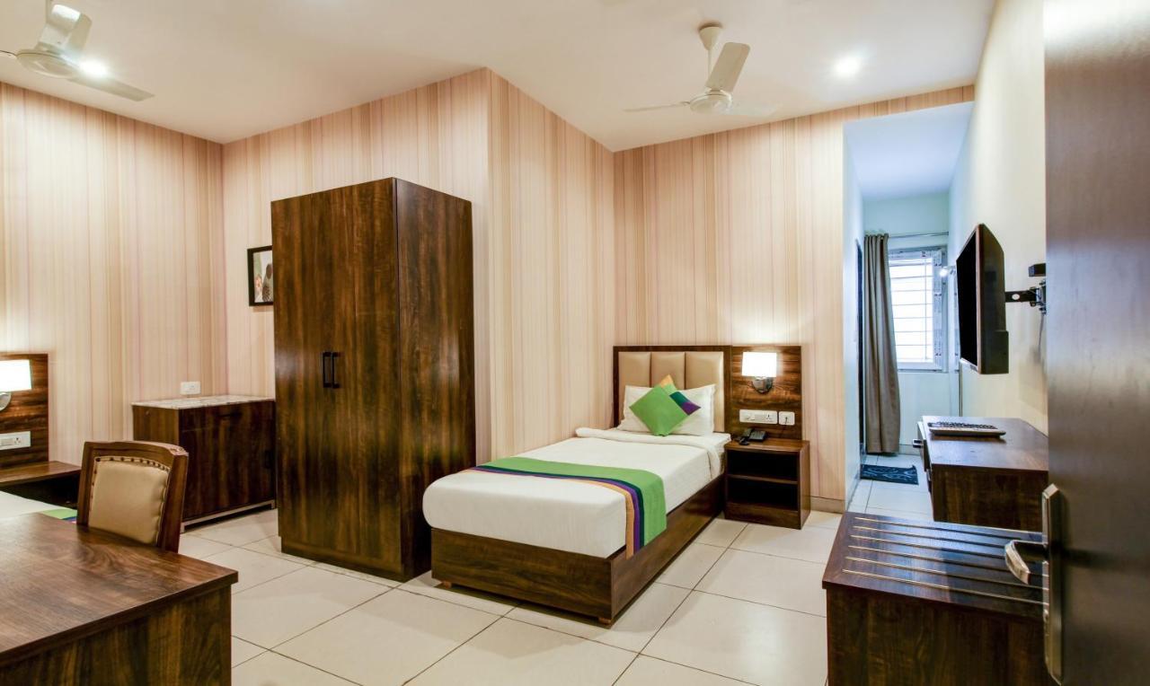Treebo Trend Sindhura Grand Hotell Hyderabad Eksteriør bilde