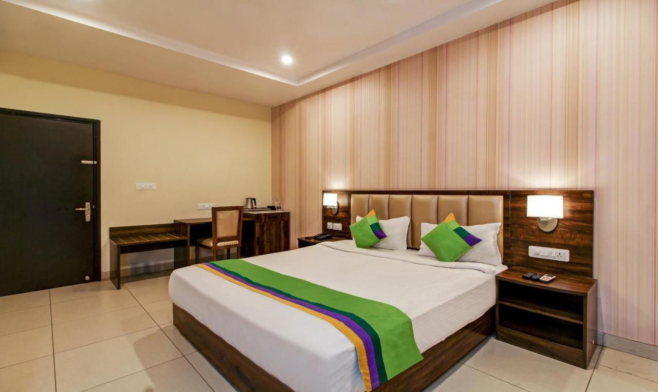 Treebo Trend Sindhura Grand Hotell Hyderabad Eksteriør bilde
