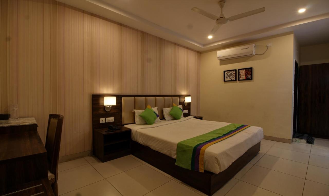 Treebo Trend Sindhura Grand Hotell Hyderabad Eksteriør bilde