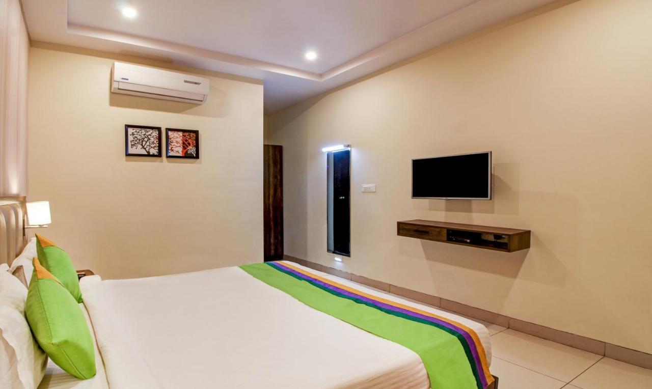 Treebo Trend Sindhura Grand Hotell Hyderabad Eksteriør bilde