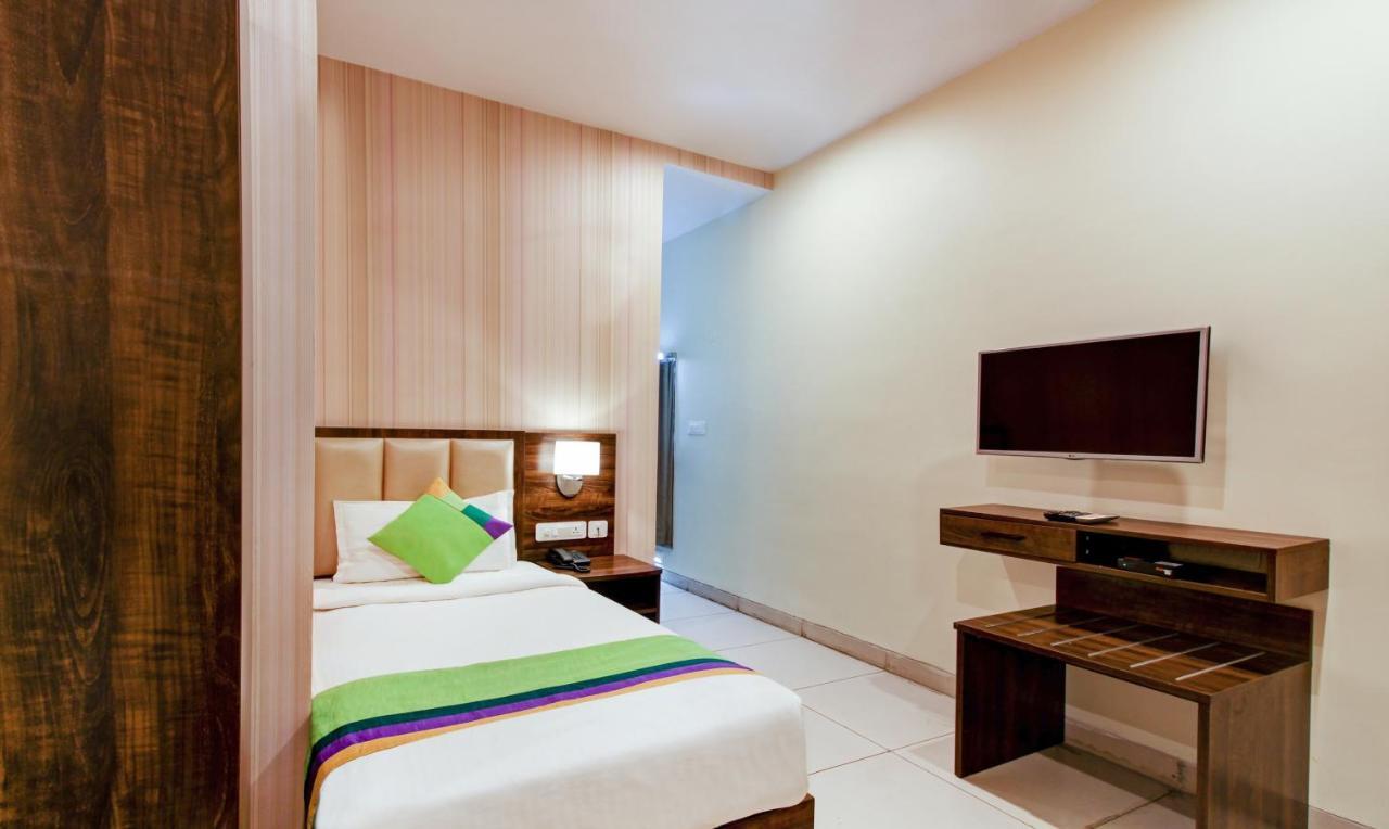 Treebo Trend Sindhura Grand Hotell Hyderabad Eksteriør bilde