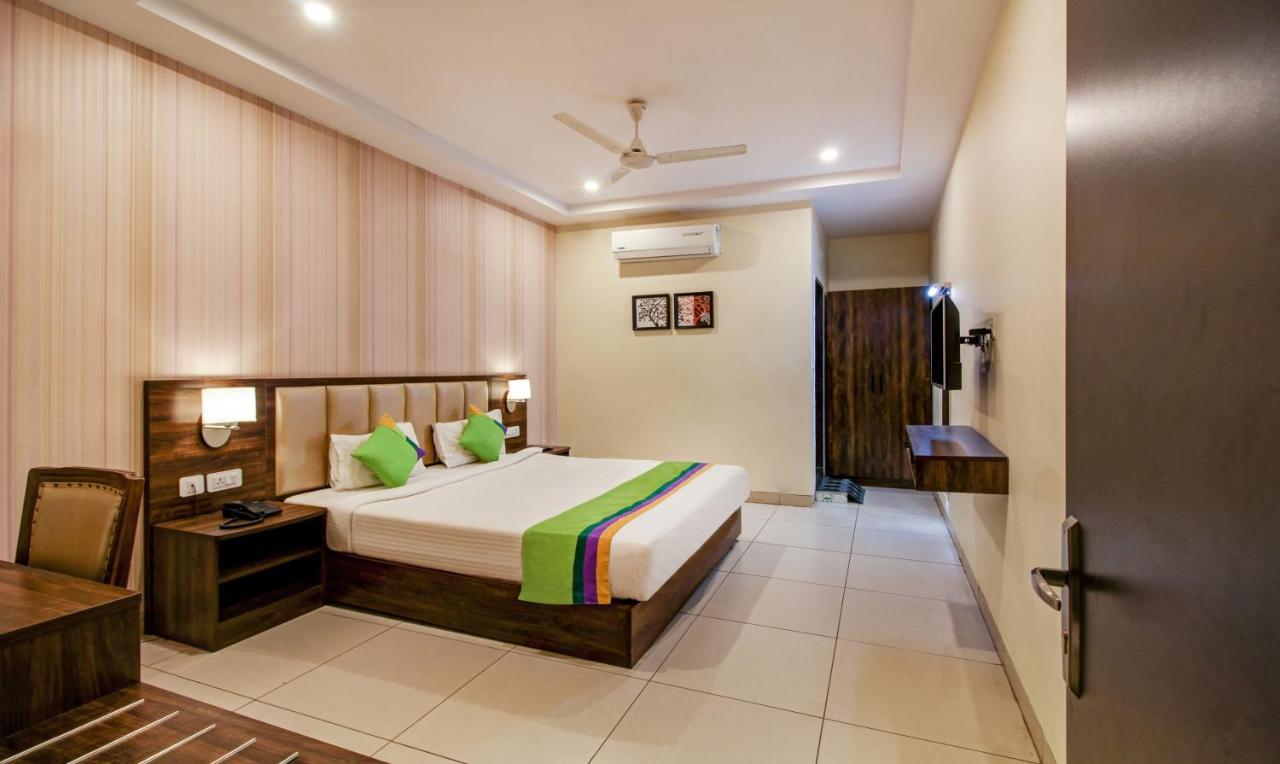 Treebo Trend Sindhura Grand Hotell Hyderabad Eksteriør bilde