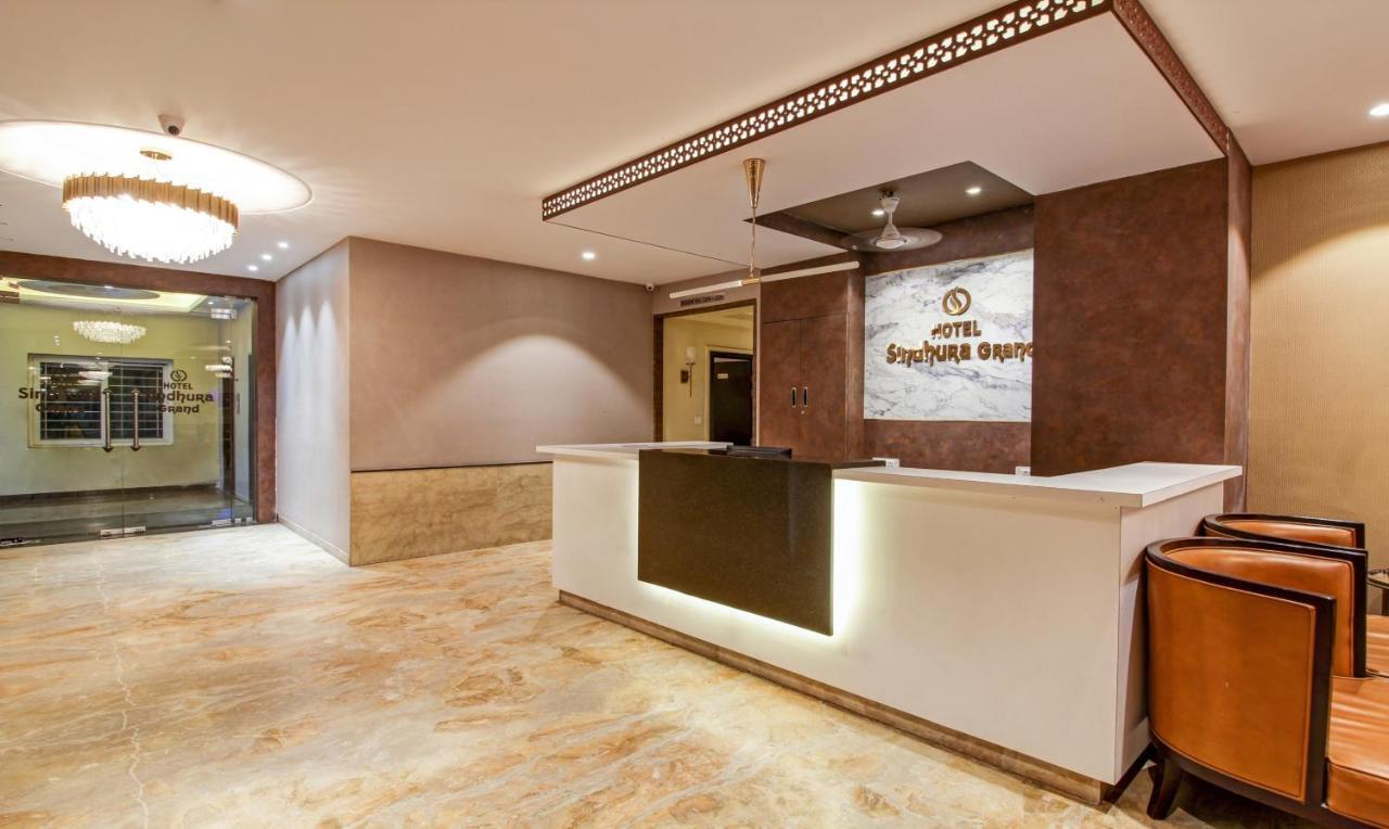 Treebo Trend Sindhura Grand Hotell Hyderabad Eksteriør bilde