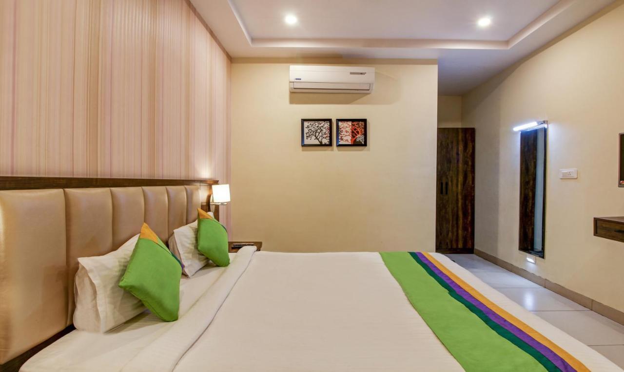 Treebo Trend Sindhura Grand Hotell Hyderabad Eksteriør bilde