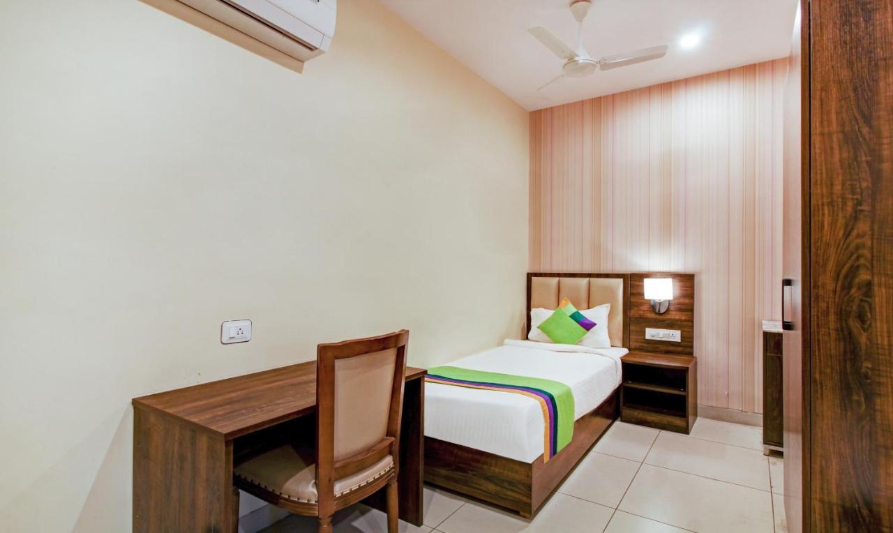 Treebo Trend Sindhura Grand Hotell Hyderabad Eksteriør bilde